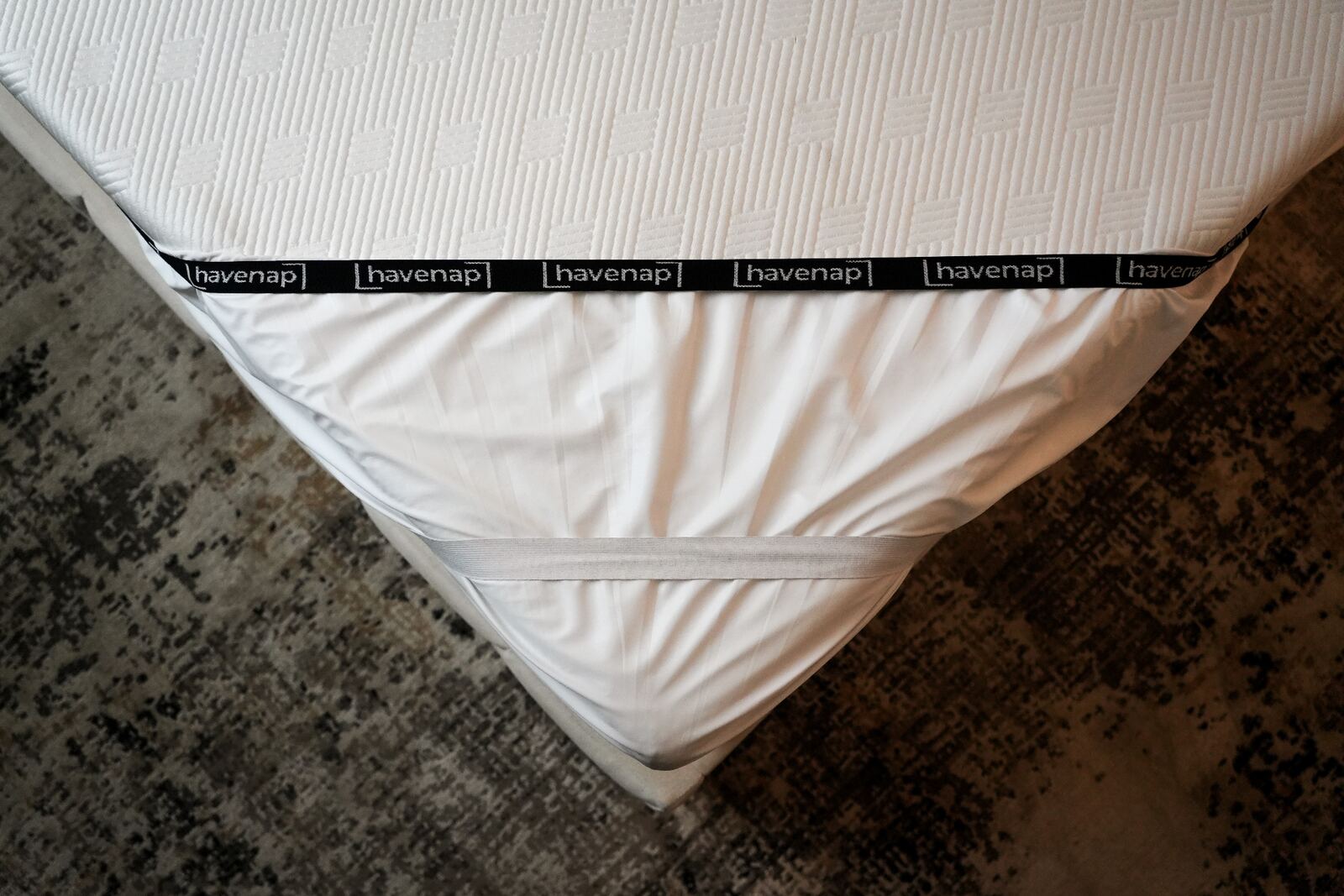 havenap topper corner detail with branded strap
